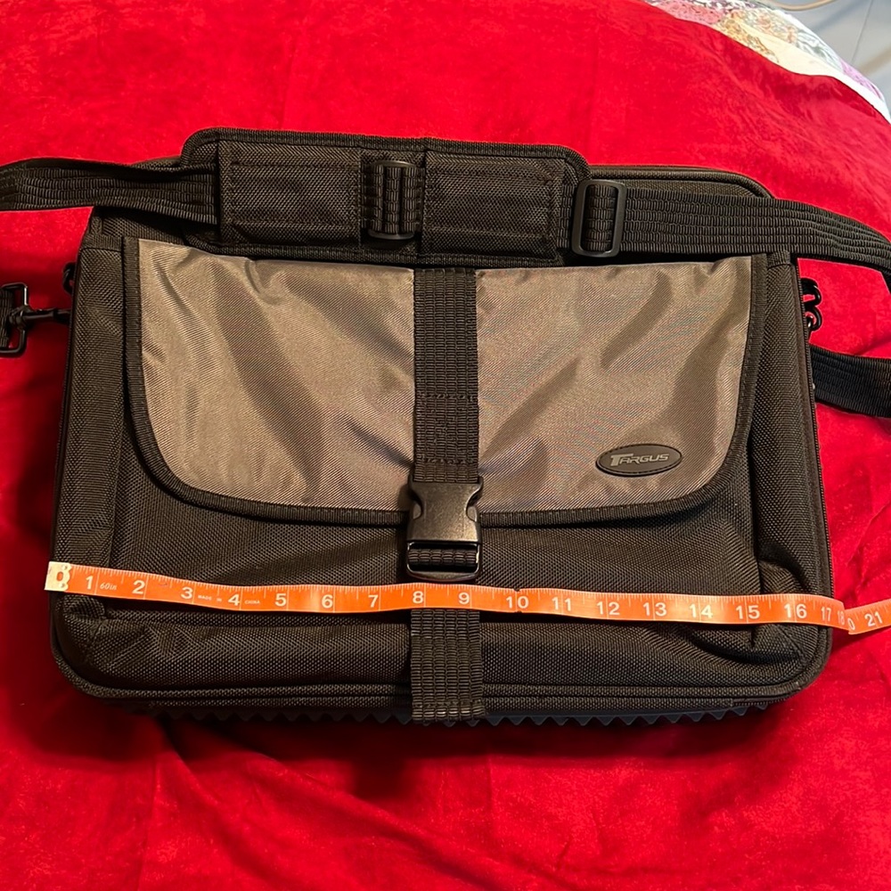 New without tag Targus briefcase/Laptop bag